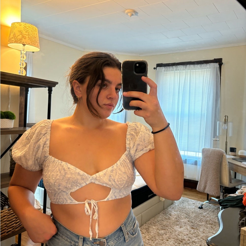 Puffy sleeve cropped top
